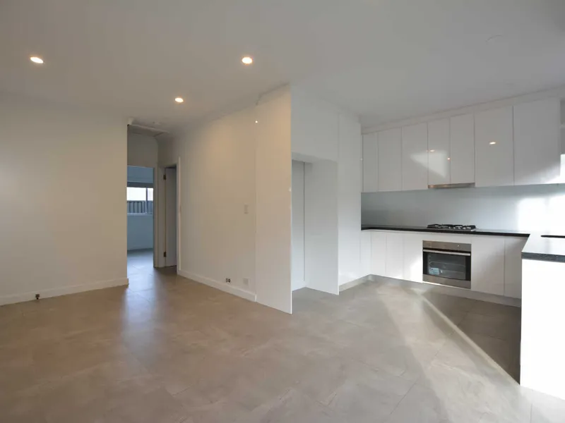 PRIVATE 2 BEDROOM GRANNY FLAT!