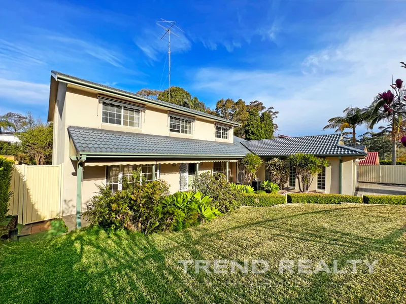 Expansive Family Entertainer with Pool | New Floorboards!