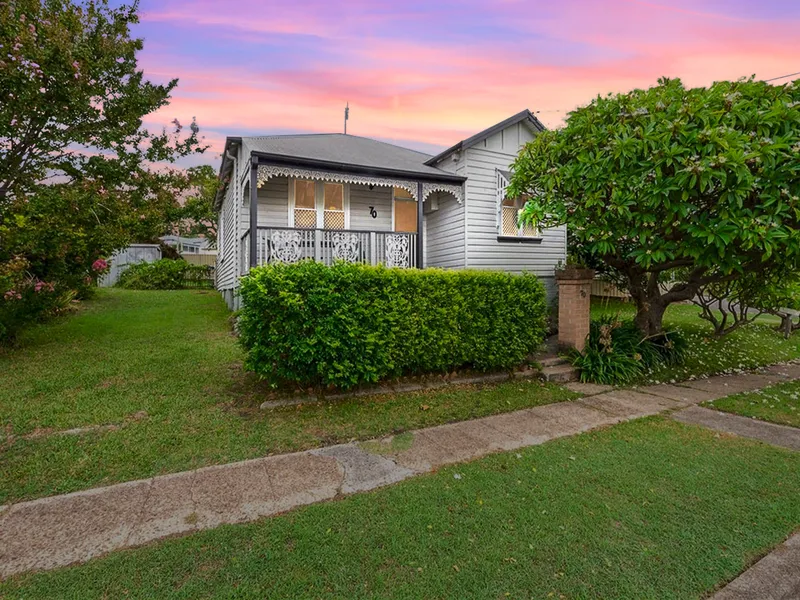 COTTAGE CHARM - CONVENIENT LOCATION