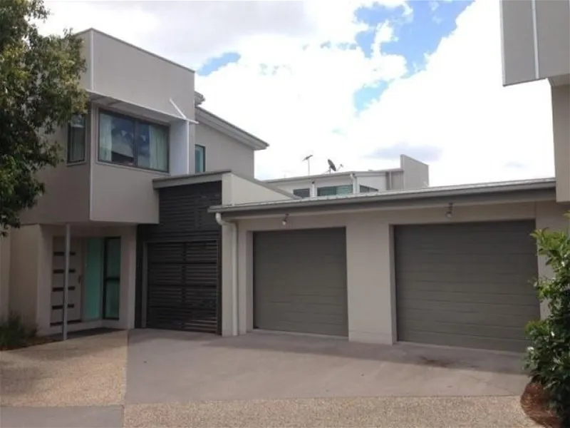 HUGE TOWNHOME, LUSH OPEN OUTLOOK.. CONVENIENT LIFESTYLE!