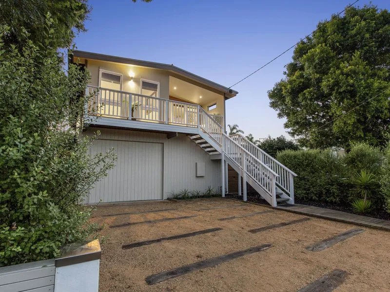 EVERY ESSENTIAL A WALK TO SHORE