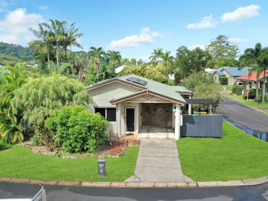 FABULOUS FREE STANDING VILLA - GATED, PET FRIENDLY & LOW BODY CORP FEES..