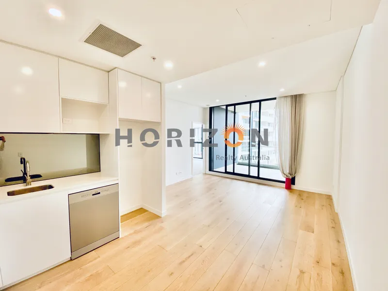Near new one bed plus study apartment 