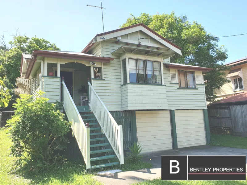 POST WAR - TIME HAS NOT WEARIED IT- CHARACTER ZONED HOME WITH HUGE POTENTIAL. GREAT LOCATION OVERLOOKING PARK AND PLAYGROUNG IN QUIET CUL DE SAC