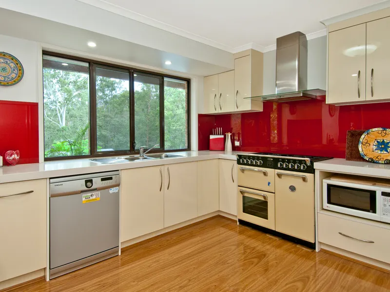 10 Acres, Great Home, Big Dam & Shed 