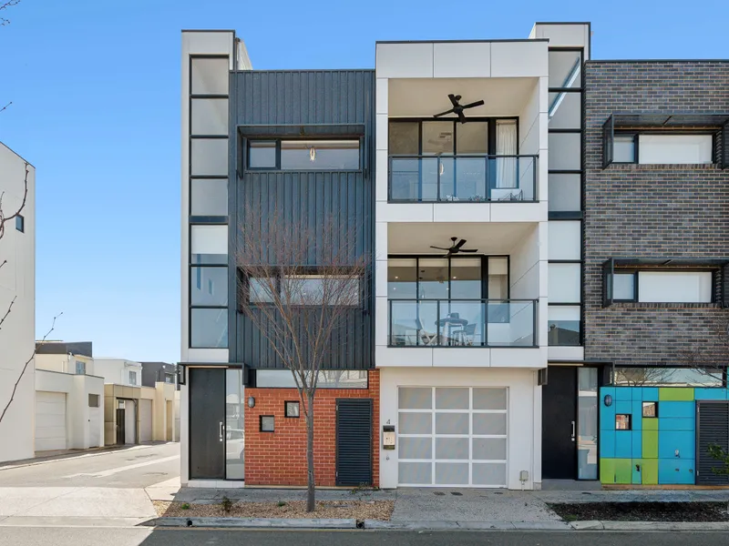 Level Up: Tri-Level Home In Lightsview