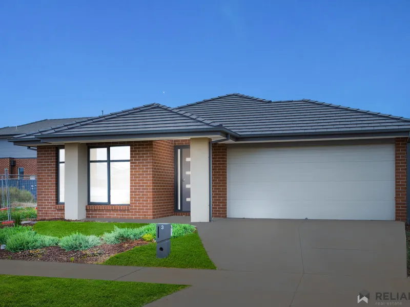Metricon Built! 4/2/2 with 2 living area!
