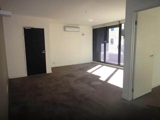 Contemporary 1 Bedroom Apartment in this Sought-After Spencer Street Location