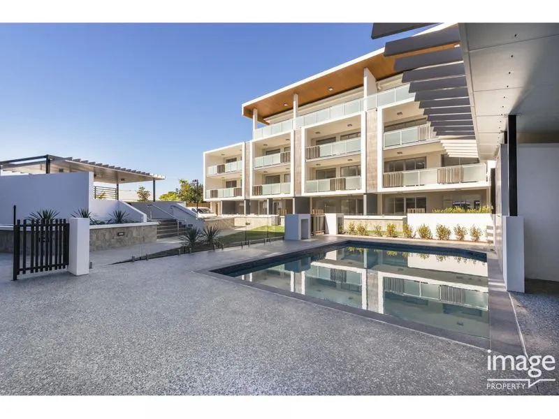 STYLE & SPACE WITH RIVER VIEWS!