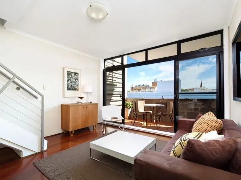 Views, sun-filled and convenient