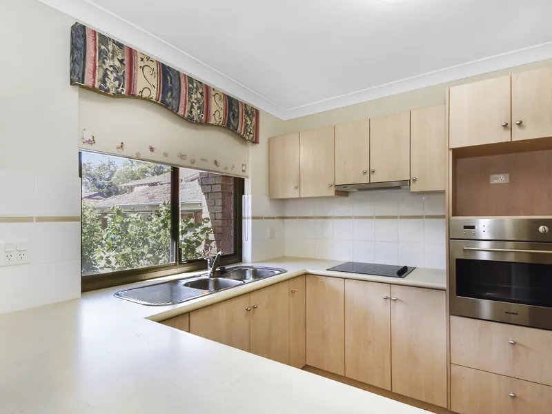 Well located villa with an attractive courtyard and all the extras you need.