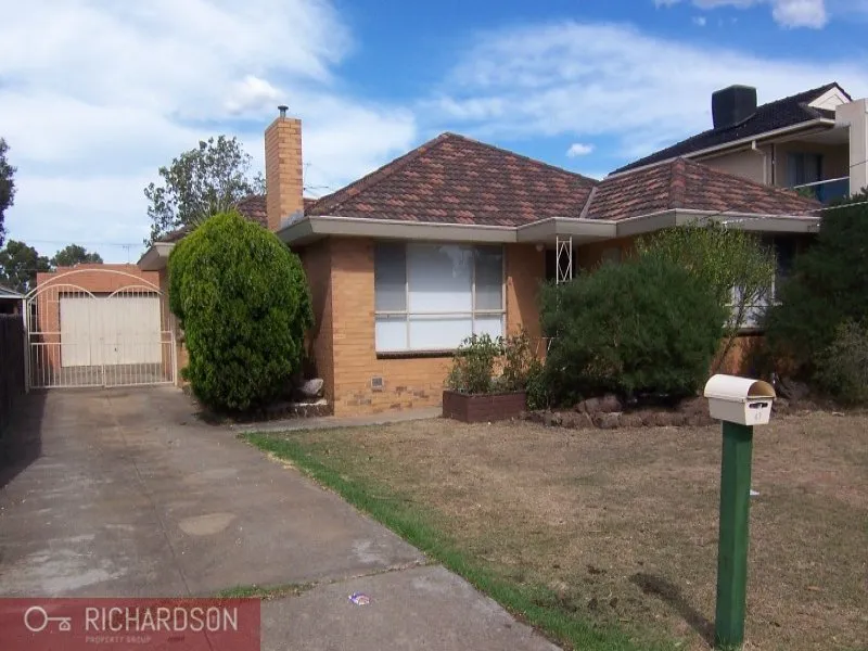 3 Bedroom Family Home in the heart of Hoppers Crossing!