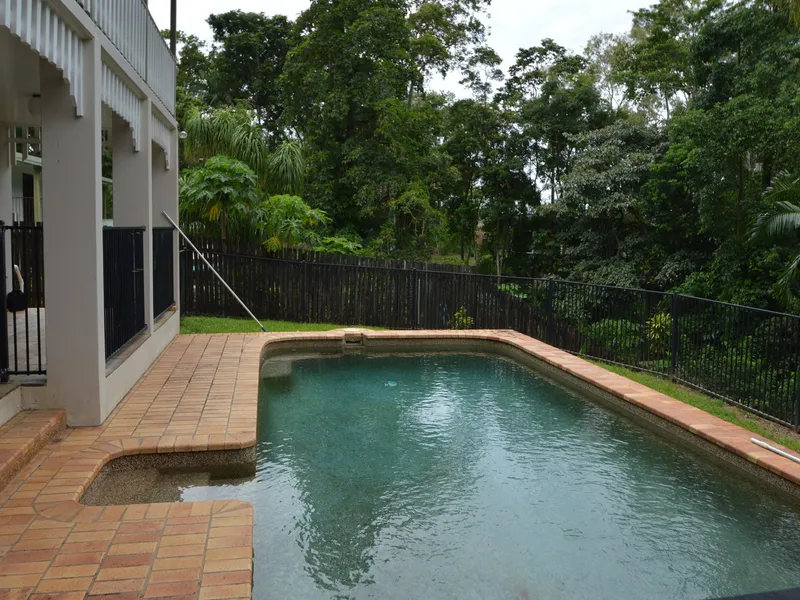 Property Nestled in Tranquil Gardens !