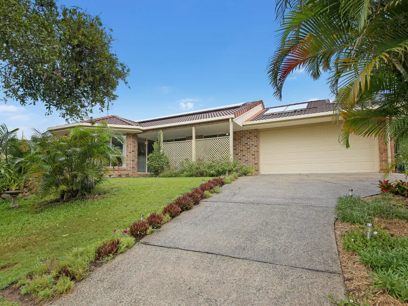 TIMELESS COUNTRY RESIDENCE ON IDYLLIC ACREAGE