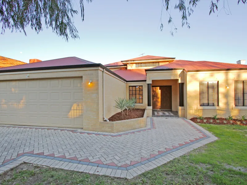 HUGE 5 BEDROOM, 3 BATHROOM FAMILY HOME