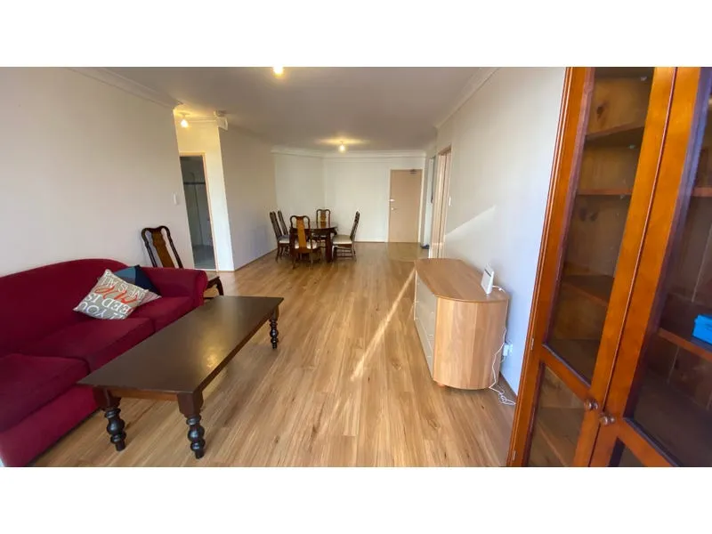 Modern 2 Bedroom Apartment with car space