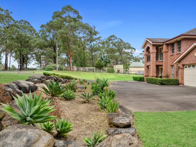 Luxury Feels with Blue Mountain Views