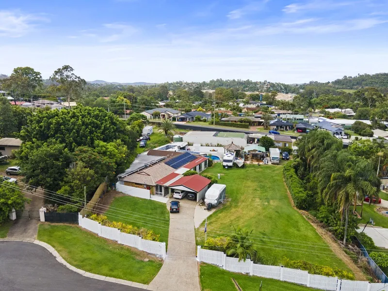 RESORT LIFESTYLE, & DUAL LIVING at its best!!