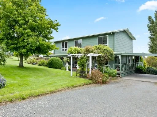 FULLY FURNISHED FIVE BEDROOM HOME
