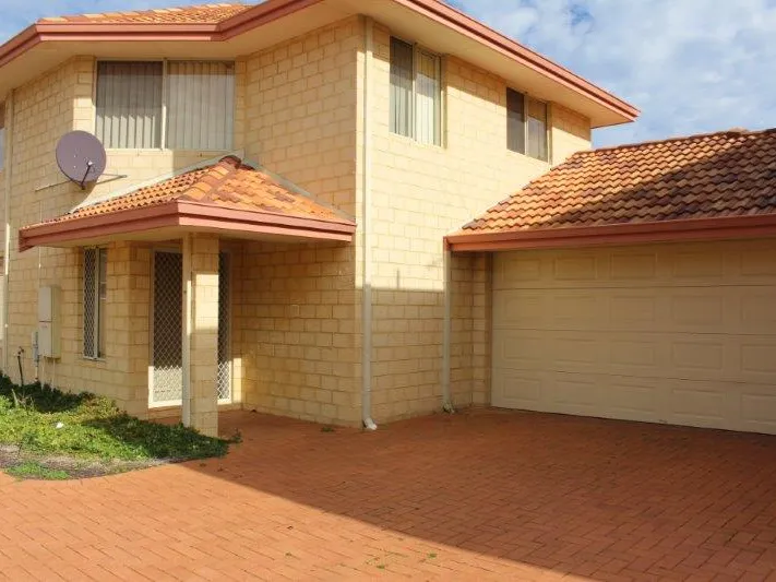 NATURAL LIGHT FILLED 4X2 TOWNHOUSE