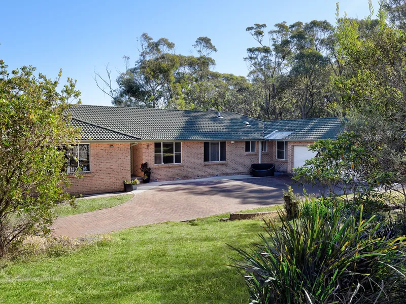 ACTIVE LIFESTYLE HAVEN OFFERING FABULOUS SECLUSION FROM NEIGHBOURS
