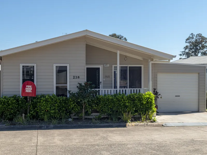 Beautiful 2 bedroom home with study nook