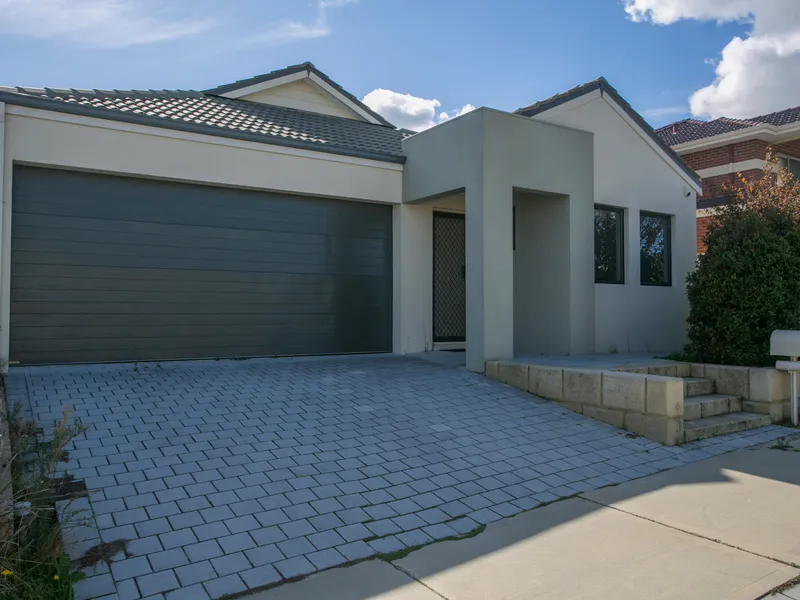 Stylish Home with Spacious Kitchen and Living!