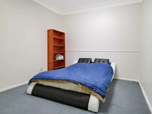1 bedroom ground level incl electricity and water