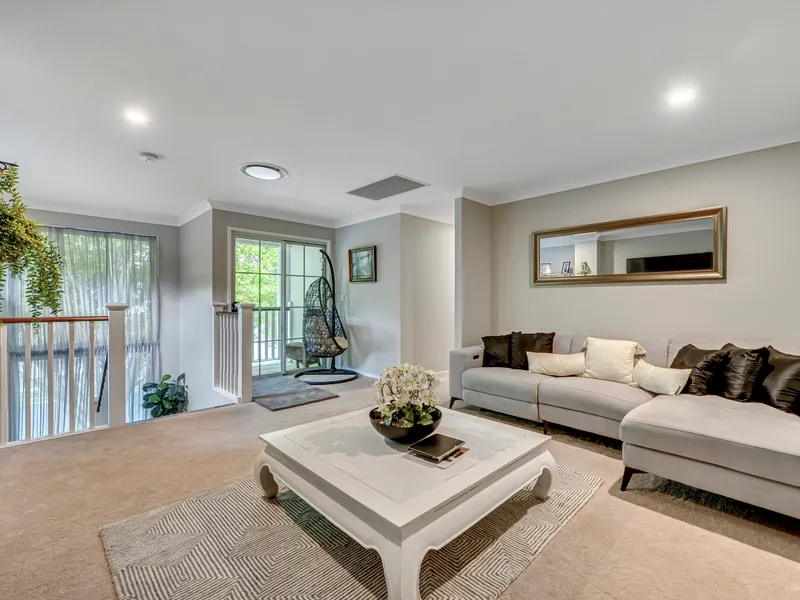 Beautiful Home in the heart of Holland Park with a Self- Contained Grannyflat!