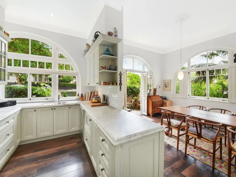Gorgeous 2 bedroom with elegant interiors and provide courtyard 