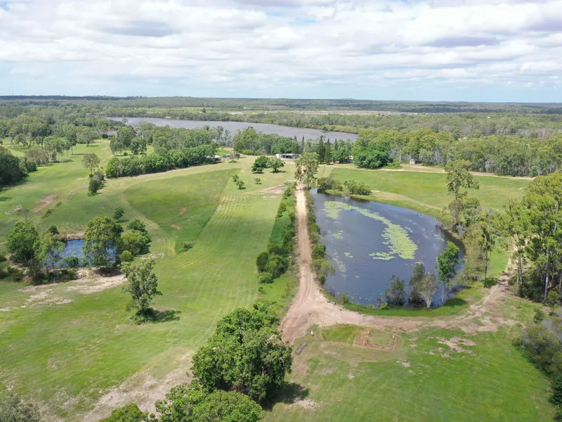 WATERVIEW Exclusive Riverfront Living.
