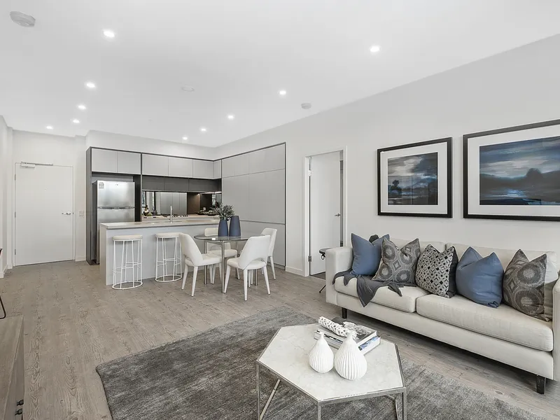 Thornton – Stylish, uninterrupted oval view