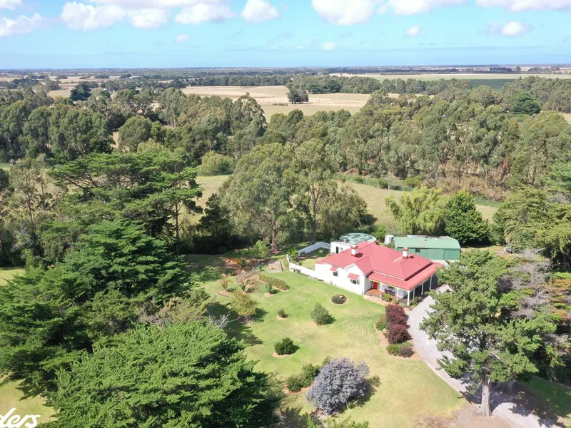 HISTORIC RURAL HOMESTEAD (c-1880) ON THE BANKS OF THE JACK RIVER