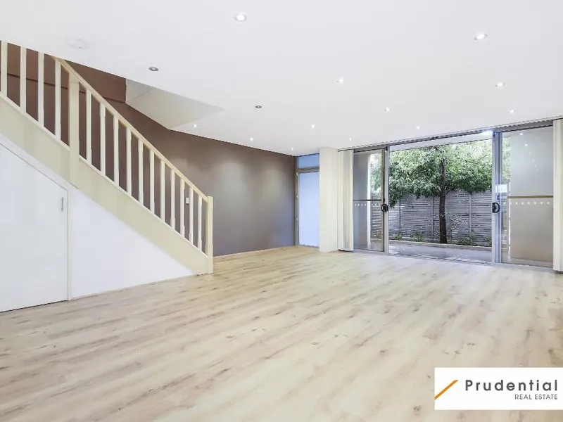 Huge 250sqm Townhouse style home apartment
