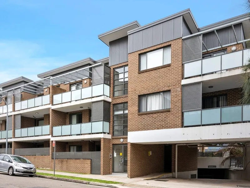 Young, Modern Two Bedroom Top Floor Apartment !