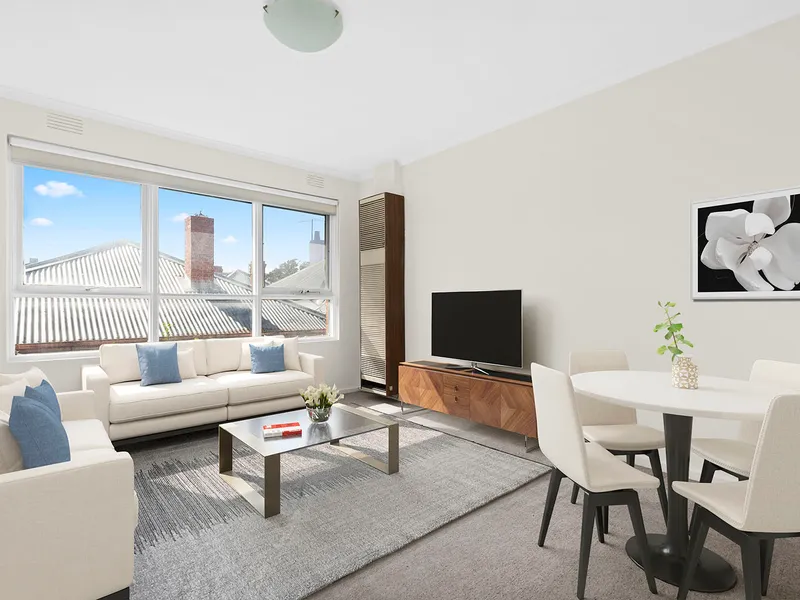 TWO BEDROOM IN GREAT LOCATION | HODGES CAULFIELD