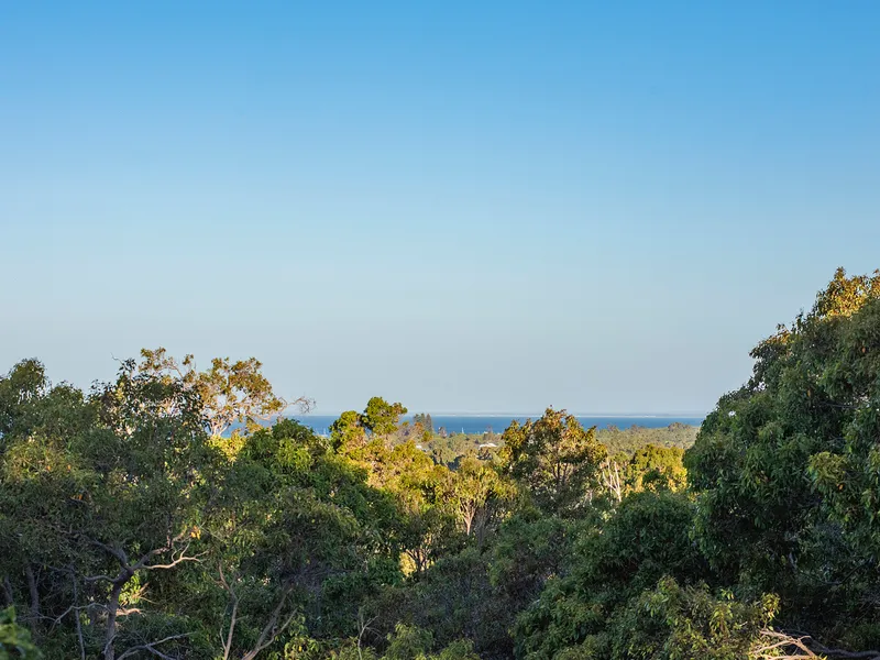 Picturesque Ridge Side Living with Ocean Views!