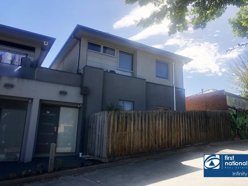 CONTEMPORARY LIVING IN A GREAT LOCATION