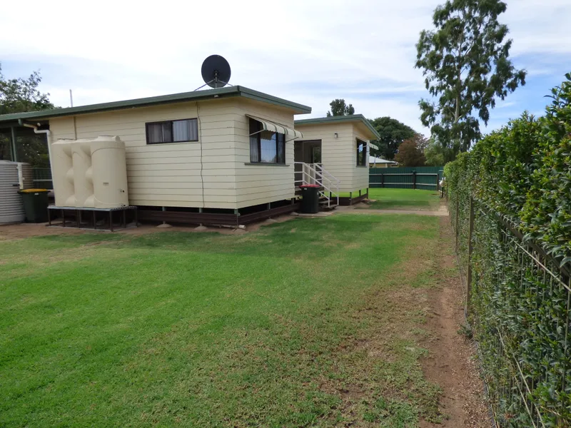 HOUSE WITH LARGE DECK & LOCK UP GARAGE