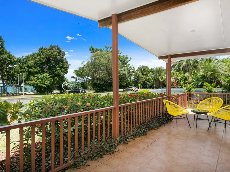 Idyllic Beach House Across from Bedarra Island