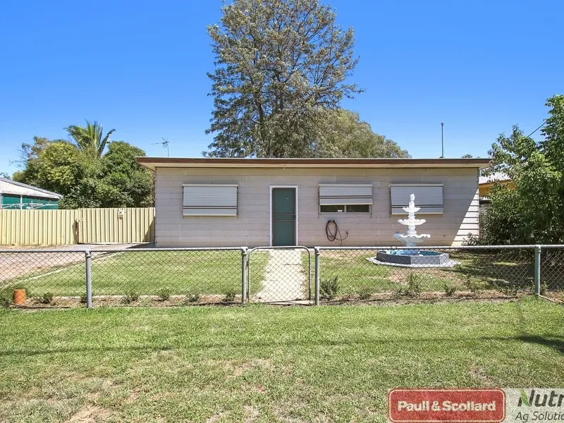 RENOVATED COTTAGE WITH MASSIVE TWIN SHEDS