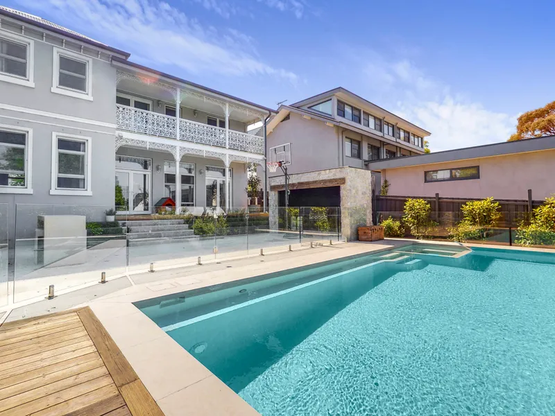 Luxurious living in Golden Mile Precinct