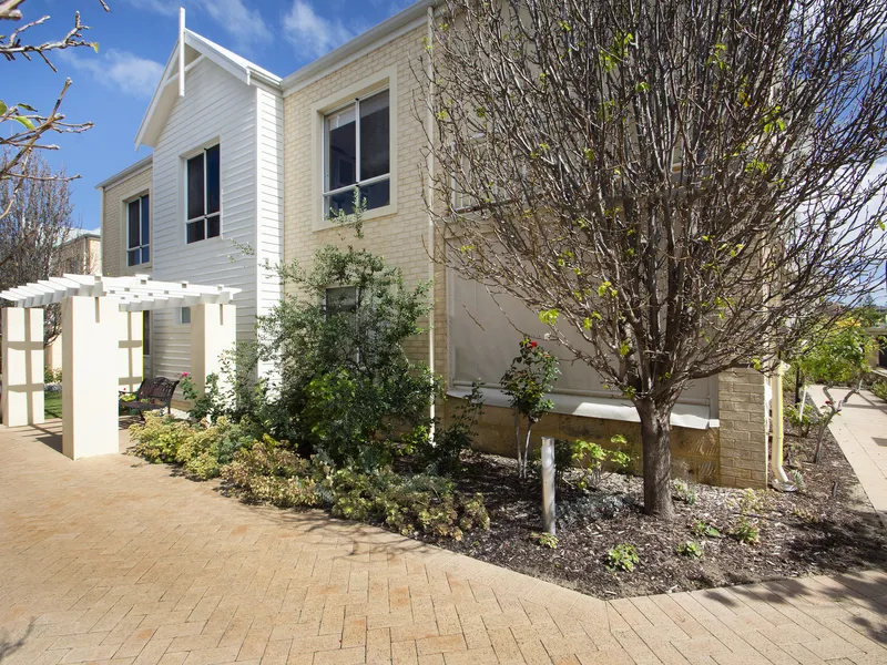 Ground floor apartment overlooking the park