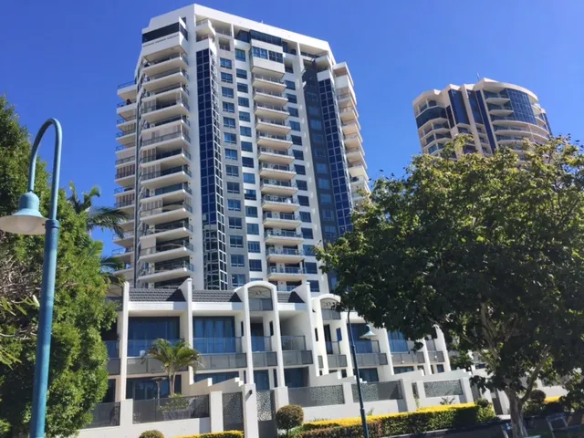 LARGE THREE BEDROOM APARTMENT IN THE HEART OF THE DOCKSIDE PRECINCT, KANGAROO POINT