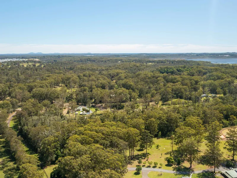 LIFESTYLE ON LAKE INNES DRIVE