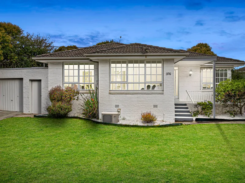 Stylish Single-level Perfection With Independent Driveway In The MWSC Catchment