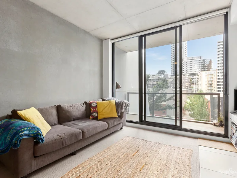 A Sleek Setting in One of Melbourne’s Best!