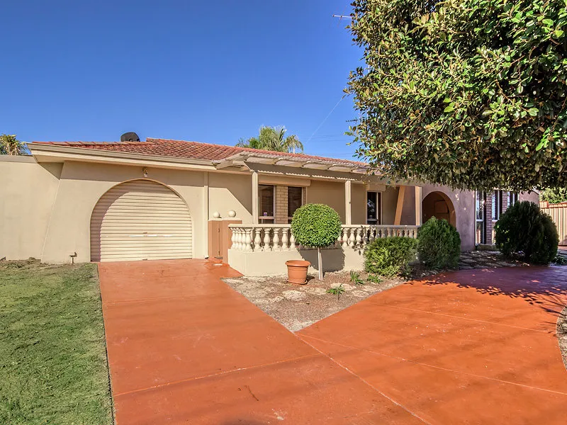 38 Preston Rd, Parmelia, WA 6167 4x1 + GAMES ROOM FAMILY HOME in Parmelia