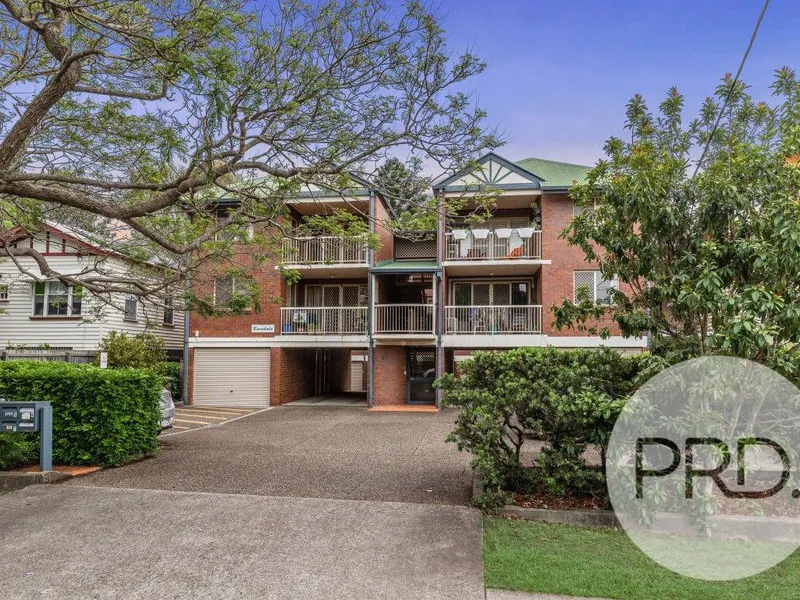 MAKE THE CALL....THIS UNIT IS PERFECT FOR THE OWNER OCCUPIER OR INVESTOR ALIKE