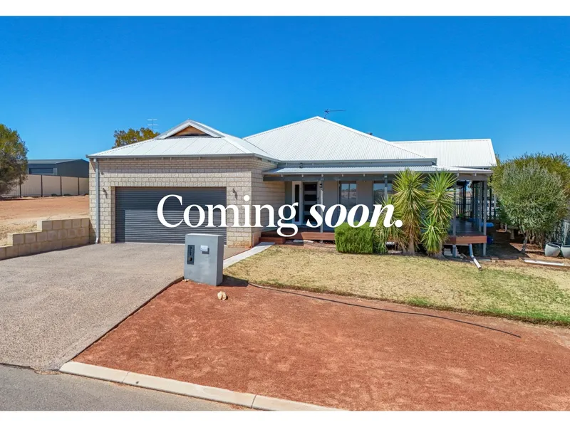 Golf Course Estate Living!